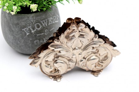 Porta guardanapos em prata com motivos florais relevados